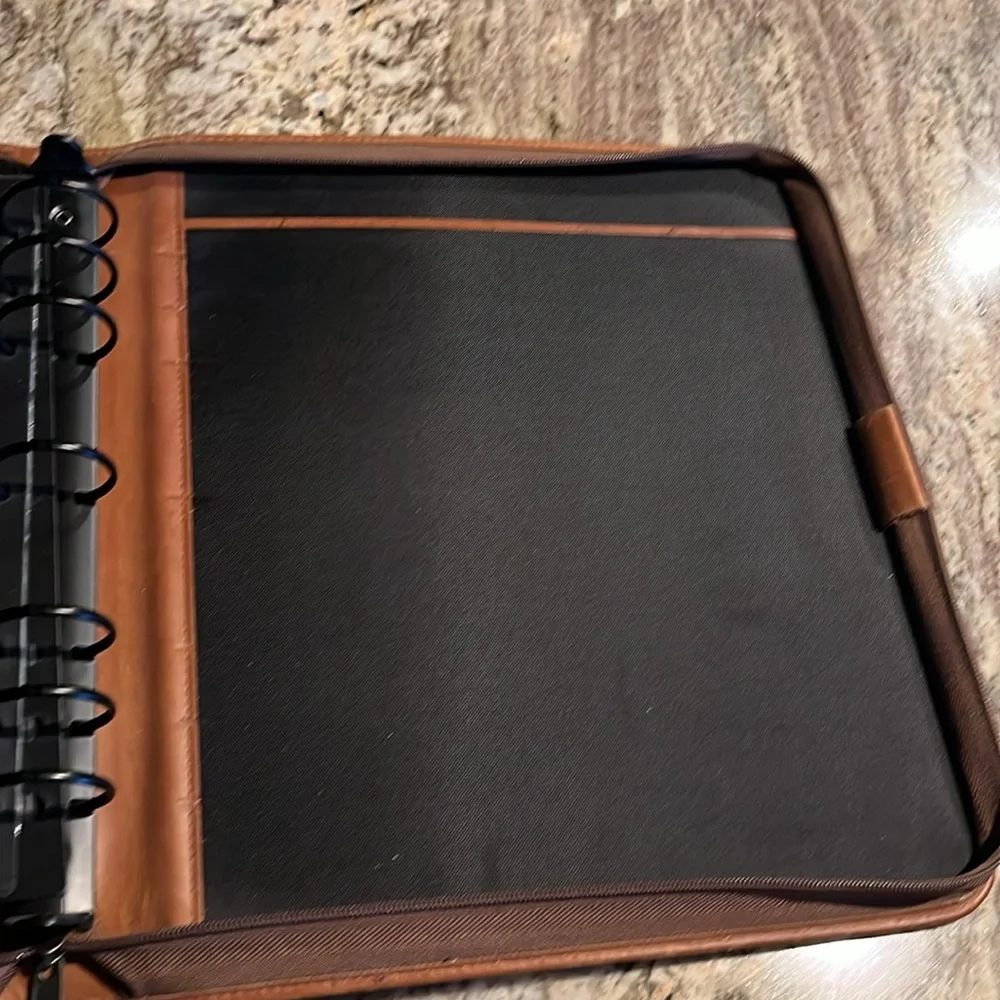 DAYTIMER Planner holds business cards, paper, so many compartments! Used - Picture 7 of 11